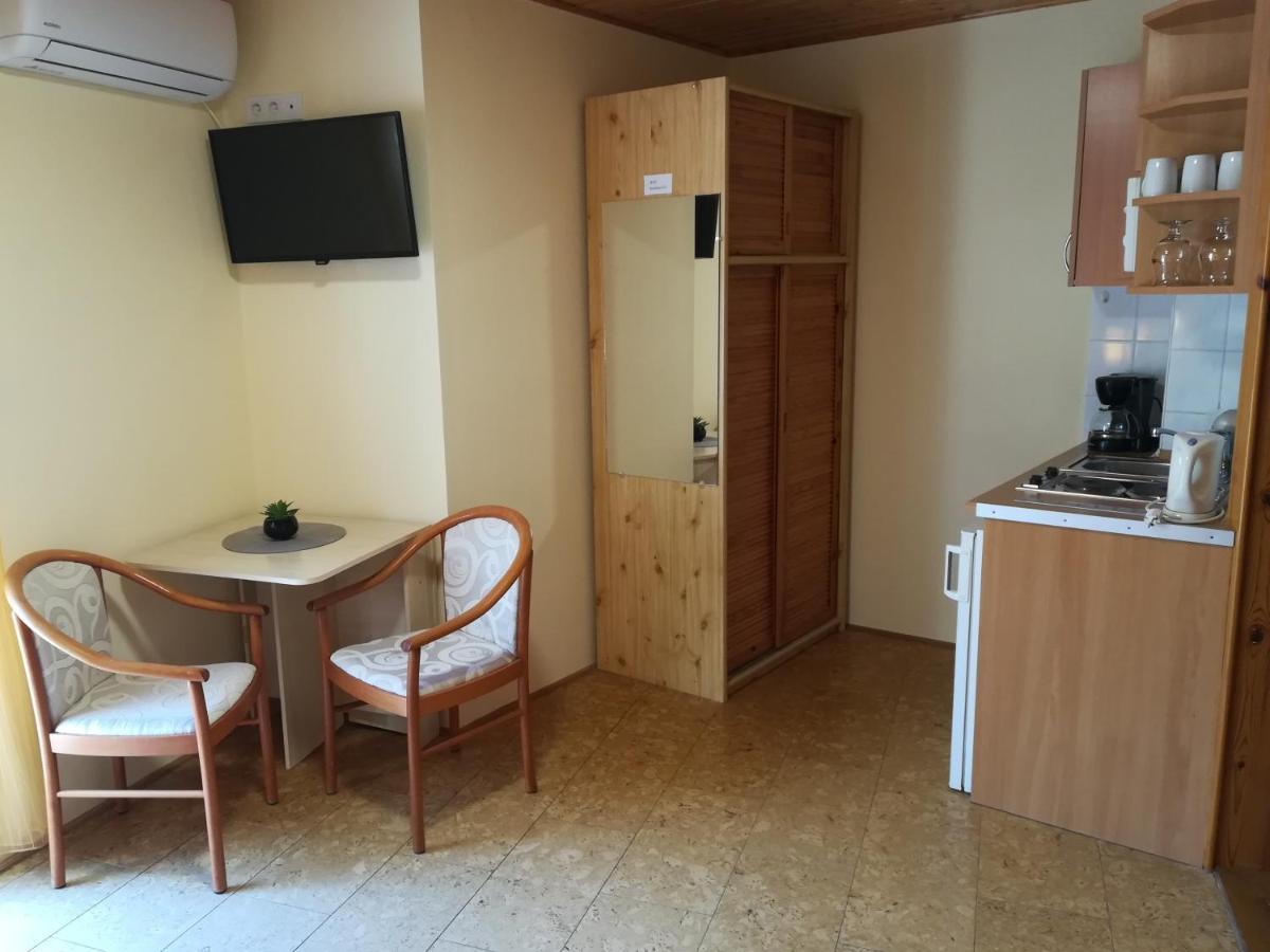 Apartman Mercedesz Ii. ซาลาคาโรส ภายนอก รูปภาพ